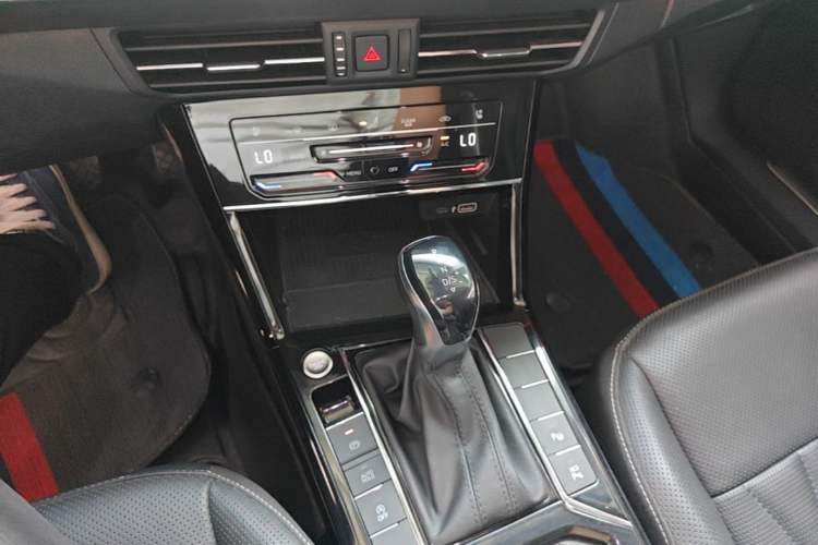 Used Volkswagen Passat 2023 Restyled 330TSI Starry Luxury Edition Gear Lever