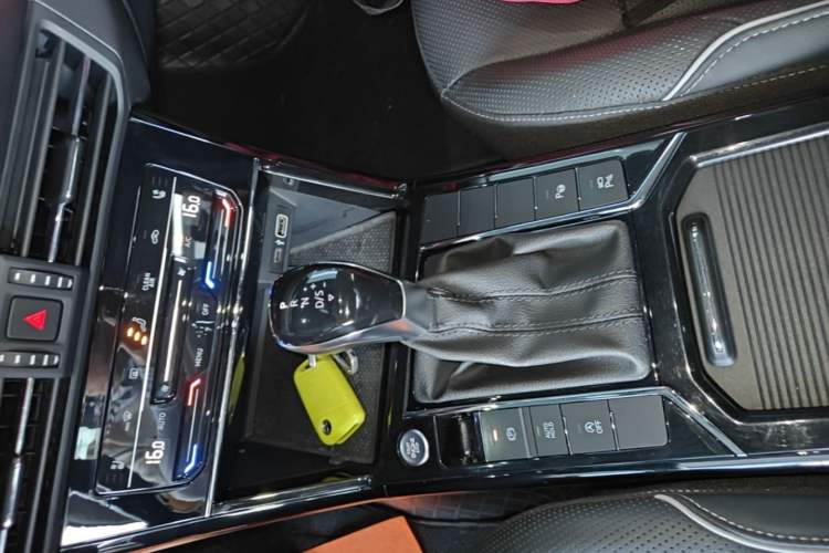 Used Volkswagen Passat 2023 Restyled 330TSI Starry Luxury Edition Gear Lever