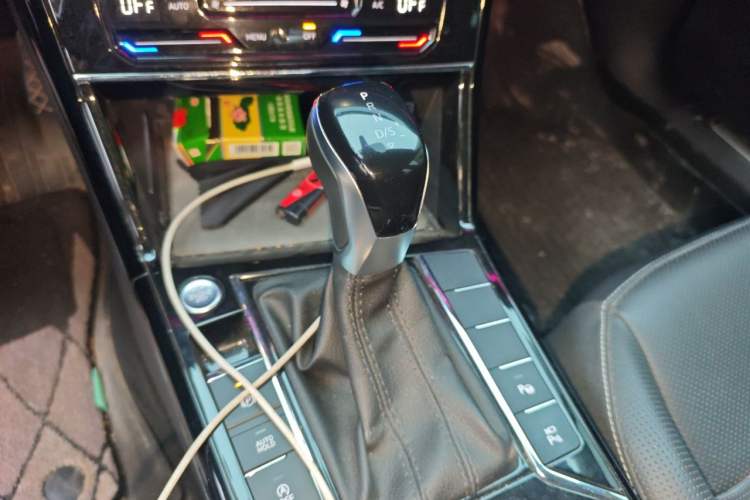 Used Volkswagen Passat 2023 330TSI Starry Luxury Edition Gear Lever