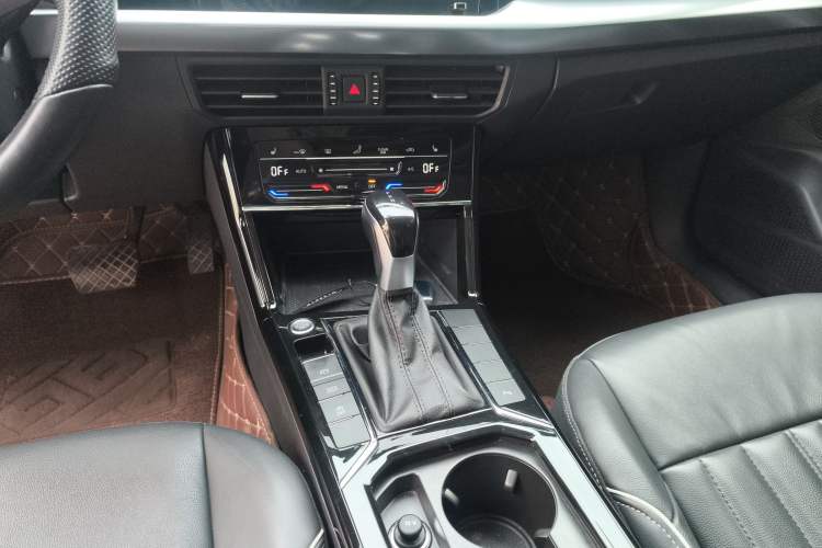 Used Volkswagen Passat 2023 Revised 330TSI Elite Edition Gear Lever