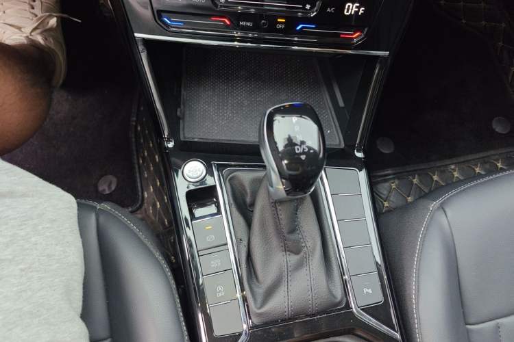 Used Volkswagen Passat 2023 Revised 330TSI Starry Elite Edition Gear Lever