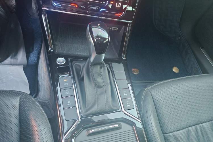 Used Volkswagen Passat 2023 Restyled 330TSI Starry Luxury Edition Gear Lever