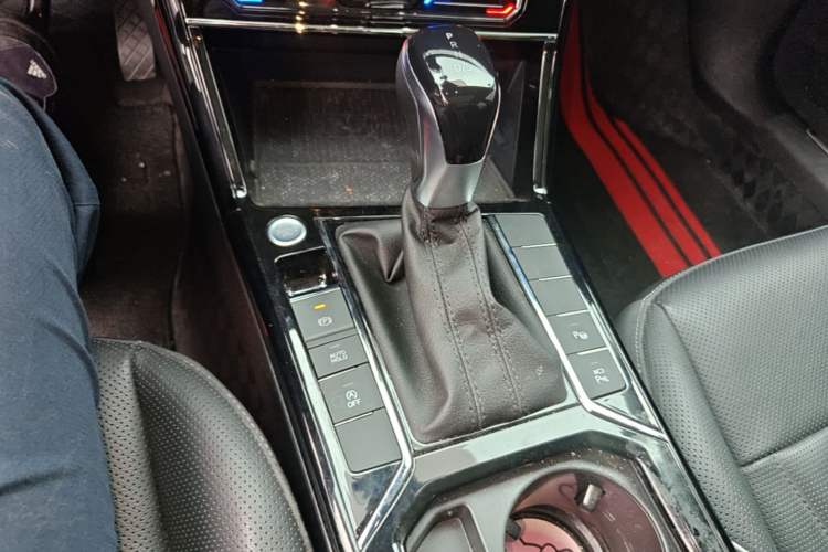 Used Volkswagen Passat 2023 330TSI Luxury Edition Gear Lever