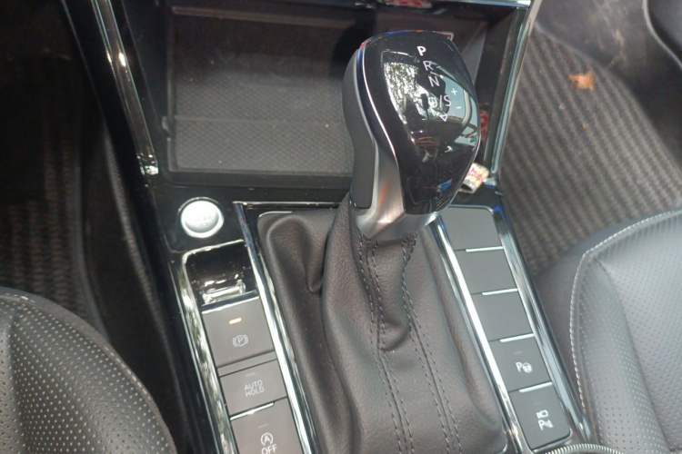 Used Volkswagen Passat 2023 Restyled 330TSI Starry Luxury Edition Gear Lever
