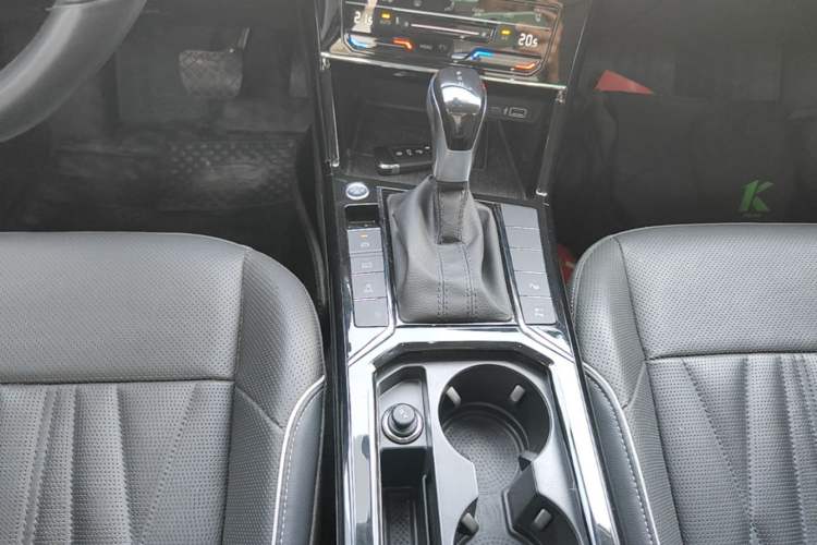 Used Volkswagen Passat 2023 330TSI Starry Luxury Edition Gear Lever