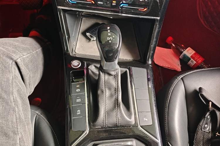 Used Volkswagen Passat 2023 Revised 330TSI Elite Edition Gear Lever
