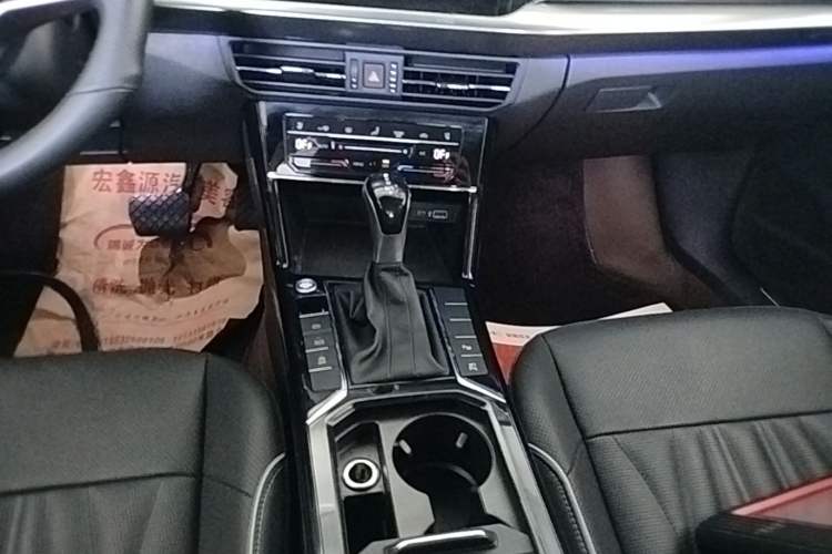 Used Volkswagen Passat 2023 Facelift 330TSI Luxury Edition Gear Lever