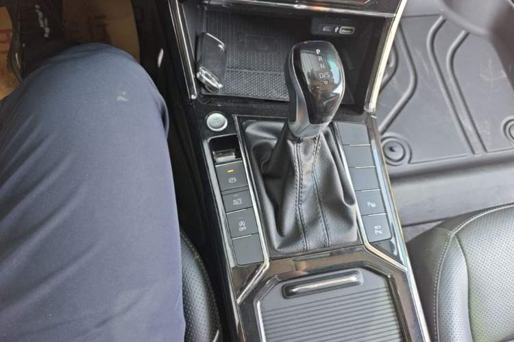 Used Volkswagen Passat 2023 Restyled 330TSI Starry Luxury Edition Gear Lever