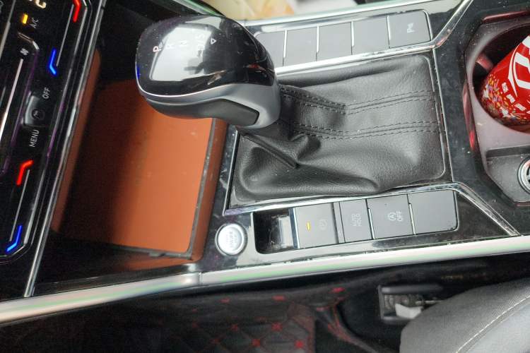 Used Volkswagen Passat 2023 Revised 330TSI Elite Edition Gear Lever