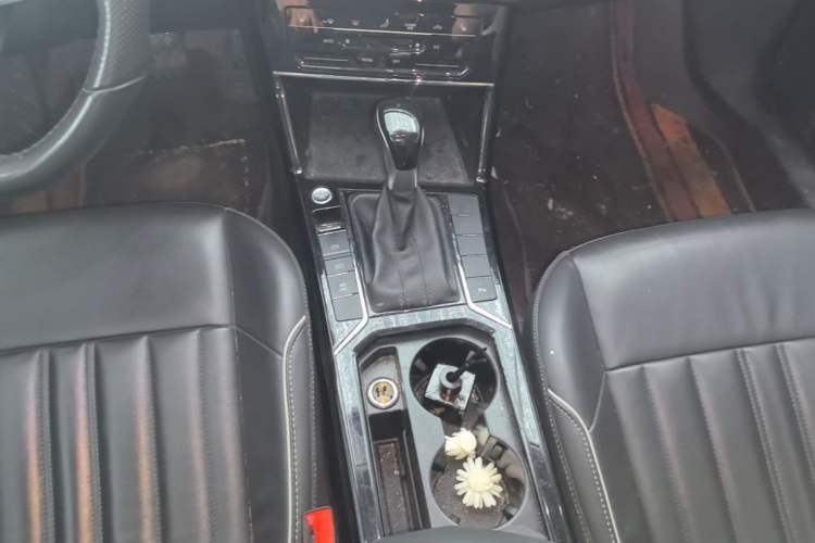 Used Volkswagen Passat 2023 330TSI Elite Edition Gear Lever