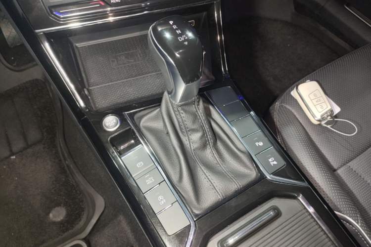 Used Volkswagen Passat 2023 Restyled 330TSI Starry Luxury Edition Gear Lever