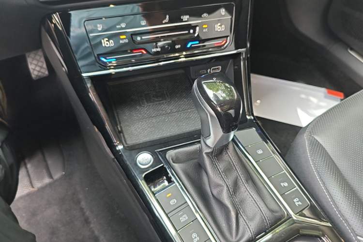 Used Volkswagen Passat 2023 Revised Version 380TSI Flagship Edition Gear Lever