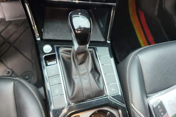 Used Volkswagen Passat 2023 330TSI Starry Elite Edition Gear Lever