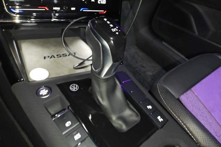 Used Volkswagen Passat 2023 Facelift 330TSI Luxury Edition Gear Lever