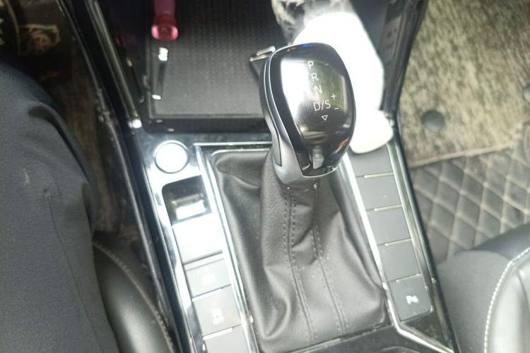 Used Volkswagen Passat 2023 330TSI Starry Elite Edition Gear Lever