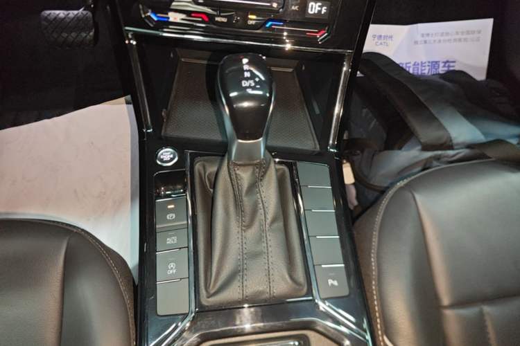 Used Volkswagen Passat 2023 Revised 330TSI Elite Edition Gear Lever