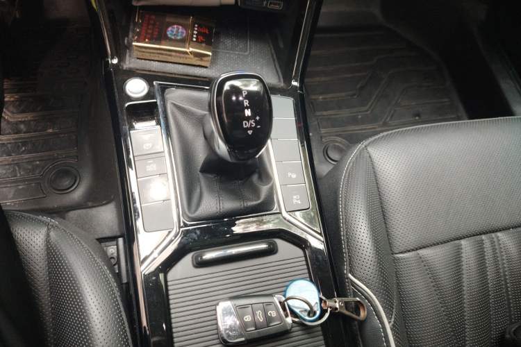 Used Volkswagen Passat 2023 330TSI Luxury Edition Gear Lever