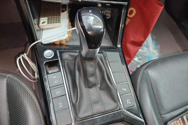Used Volkswagen Passat 2023 Facelift 330TSI Luxury Edition Gear Lever