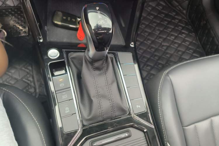 Used Volkswagen Passat 2023 330TSI Elite Edition Gear Lever