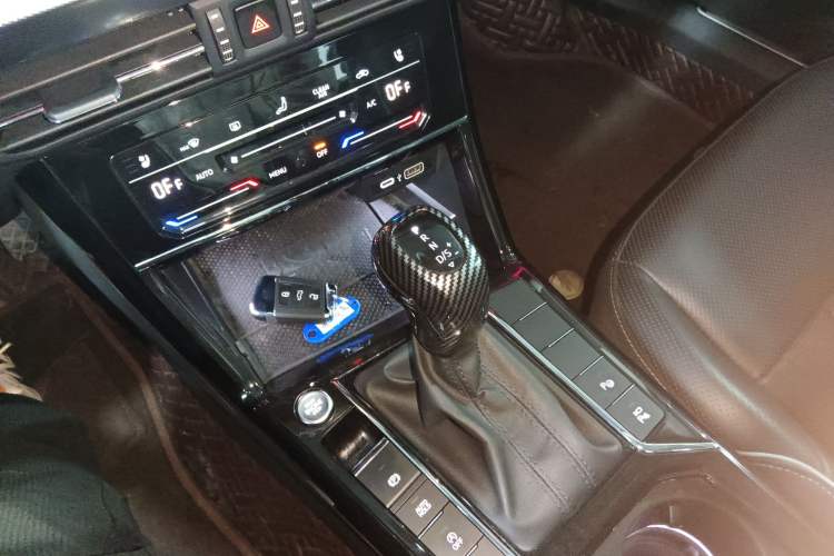 Used Volkswagen Passat 2023 Restyled 330TSI Starry Luxury Edition Gear Lever
