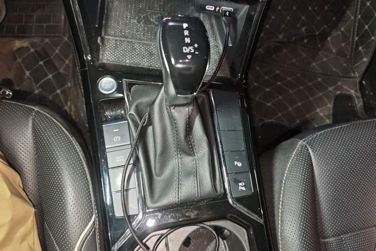 Used Volkswagen Passat 2023 330TSI Luxury Edition Gear Lever