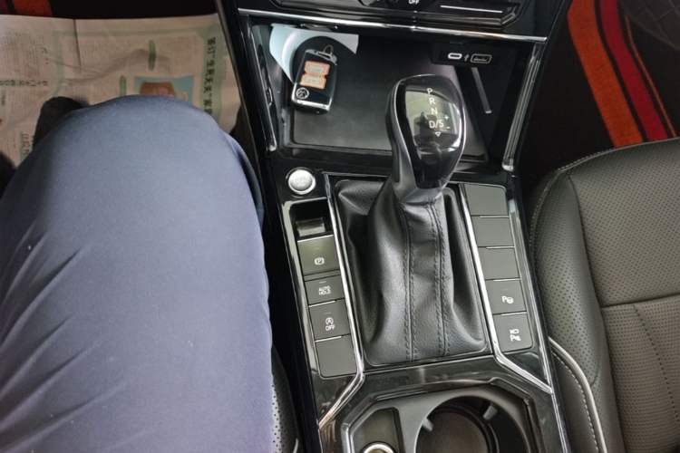 Used Volkswagen Passat 2023 330TSI Starry Luxury Edition Gear Lever