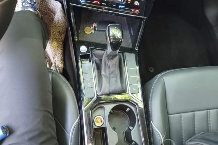 Used Volkswagen Passat 2023 330TSI Elite Edition Gear Lever