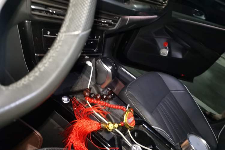 Used Volkswagen Passat 2023 Facelift 330TSI Luxury Edition Gear Lever