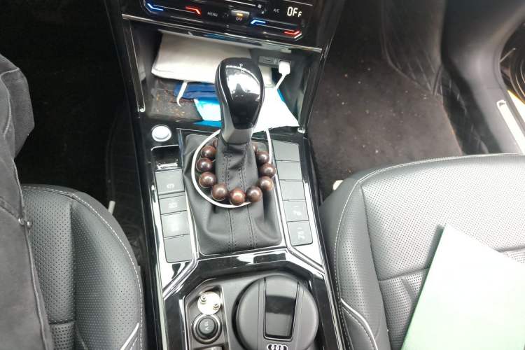 Used Volkswagen Passat 2023 Revised 380TSI Luxury Edition Gear Lever