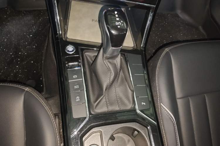 Used Volkswagen Passat 2023 Revised 330TSI Elite Edition Gear Lever