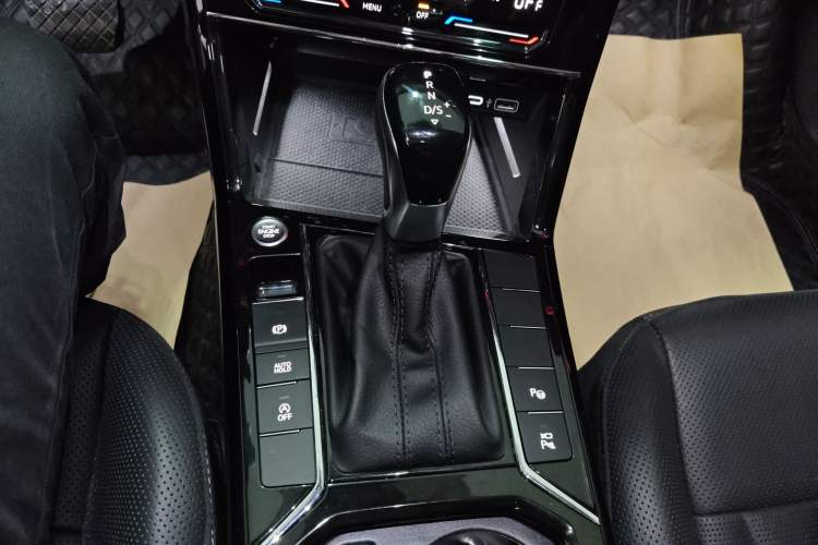 Used Volkswagen Passat 2023 Restyled 330TSI Starry Luxury Edition Gear Lever