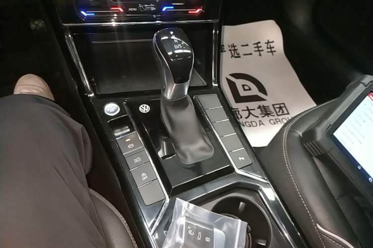 Used Volkswagen Passat 2023 330TSI Elite Edition Gear Lever