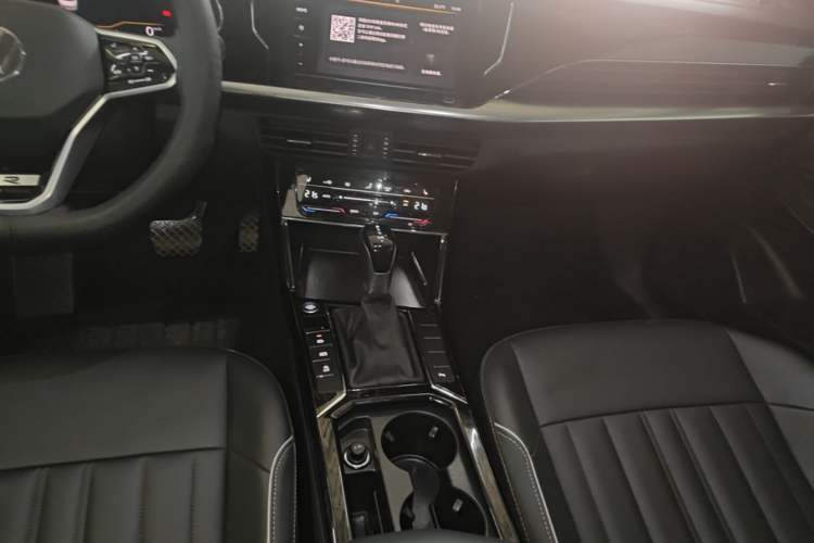 Used Volkswagen Passat 2023 Revised 330TSI Elite Edition Gear Lever