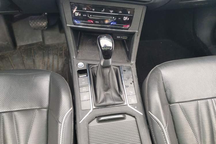 Used Volkswagen Passat 2023 Restyled 330TSI Starry Luxury Edition Gear Lever