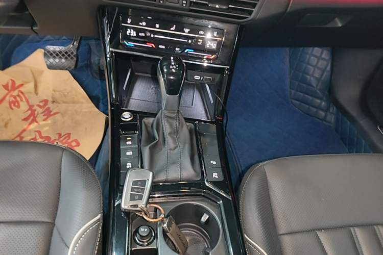 Used Volkswagen Passat 2023 Revised 380TSI Luxury Edition Gear Lever
