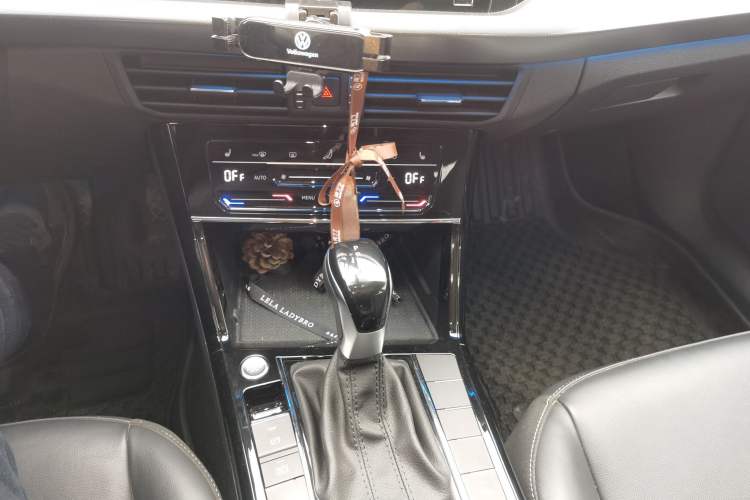Used Volkswagen Passat 2023 Revised 330TSI Elite Edition Gear Lever