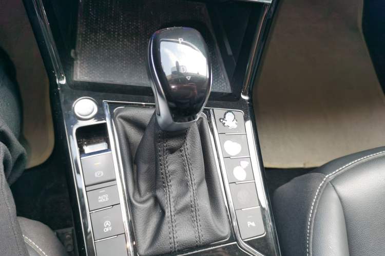 Used Volkswagen Passat 2023 Revised 330TSI Elite Edition Gear Lever