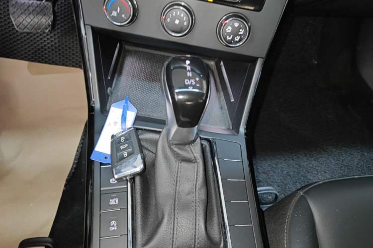 Used Volkswagen Passat 2023 280TSI Business Edition Gear Lever