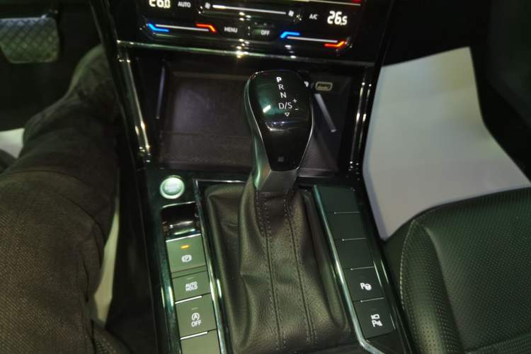 Used Volkswagen Passat 2023 330TSI Starry Luxury Edition Gear Lever