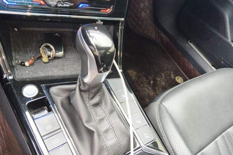 Used Volkswagen Passat 2023 330TSI Starry Luxury Edition Gear Lever
