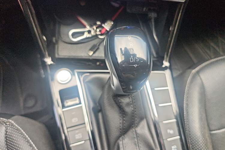 Used Volkswagen Passat 2023 330TSI Starry Luxury Edition Gear Lever