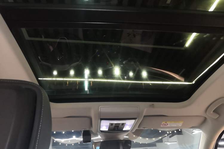 Used Volkswagen Passat 2023 Facelift 330TSI Luxury Edition Headliner