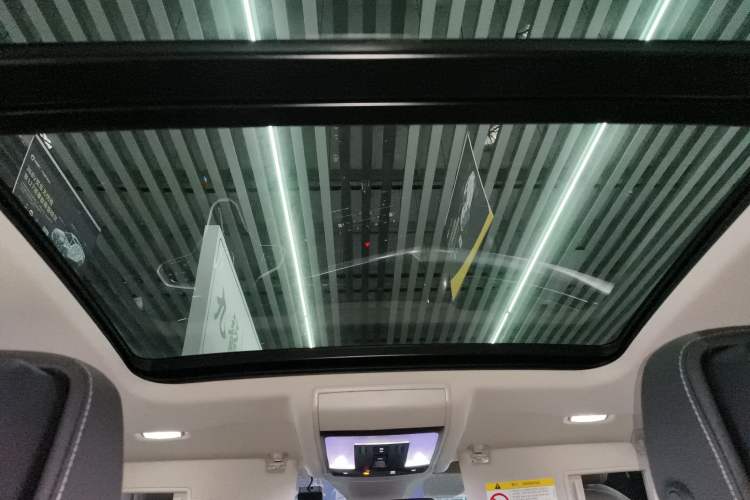 Used Volkswagen Passat 2023 Restyled 330TSI Starry Luxury Edition Headliner