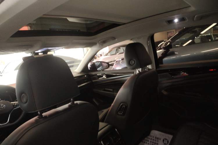 Used Volkswagen Passat 2023 Revised 330TSI Elite Edition Headliner
