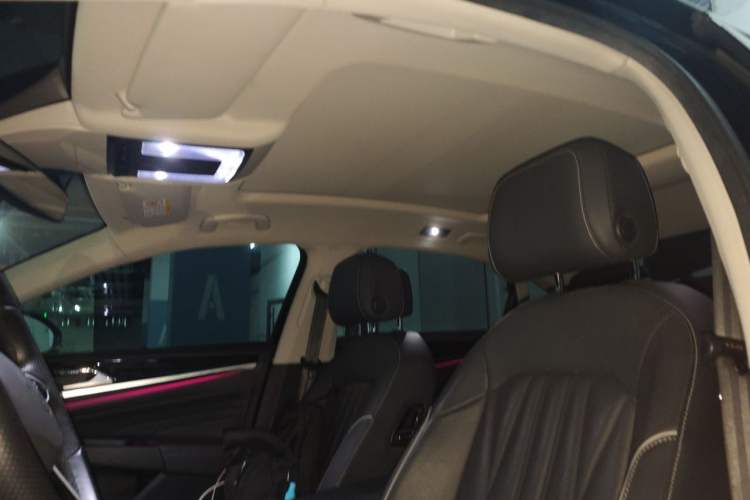 Used Volkswagen Passat 2023 Facelift 330TSI Luxury Edition Headliner