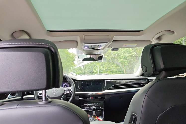 Used Volkswagen Passat 2023 330TSI Luxury Edition Headliner