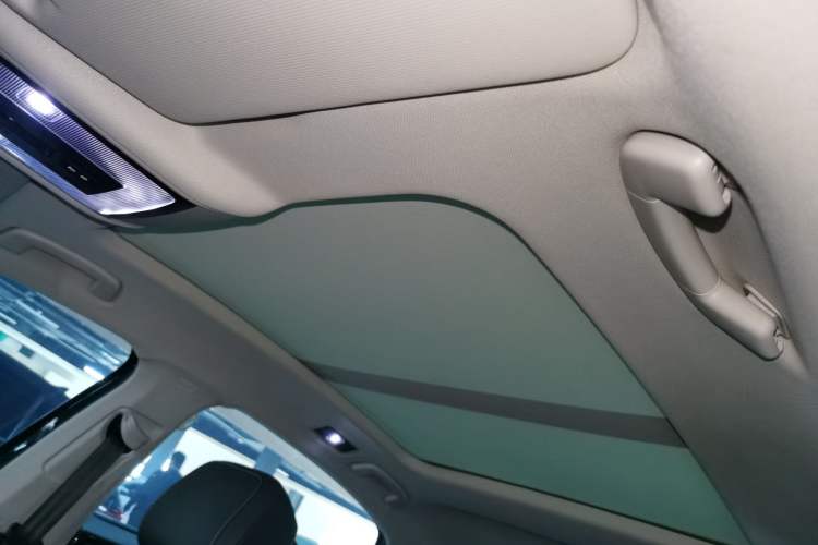 Used Volkswagen Passat 2023 Facelift 330TSI Luxury Edition Headliner