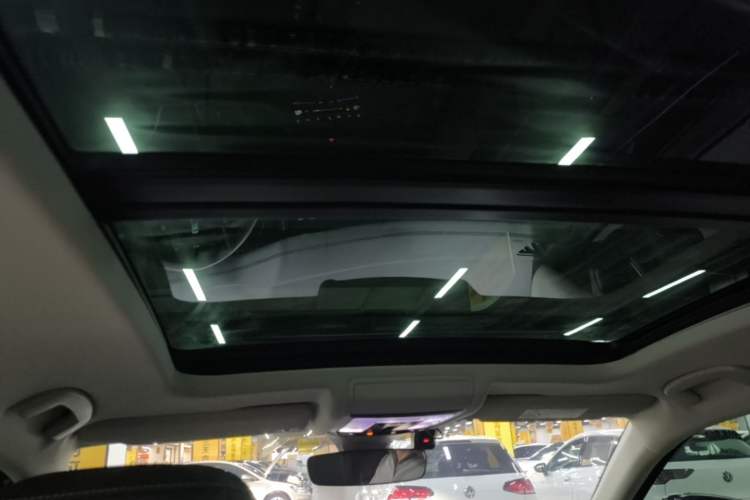 Used Volkswagen Passat 2023 Facelift 330TSI Luxury Edition Headliner