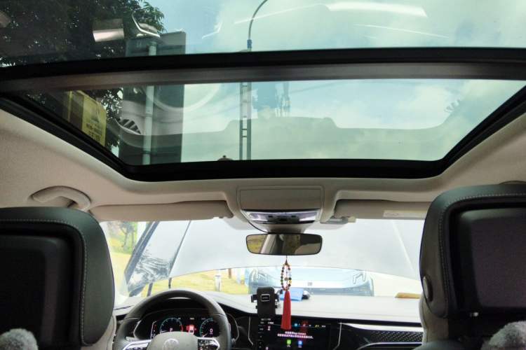 Used Volkswagen Passat 2023 330TSI Starry Luxury Edition Headliner
