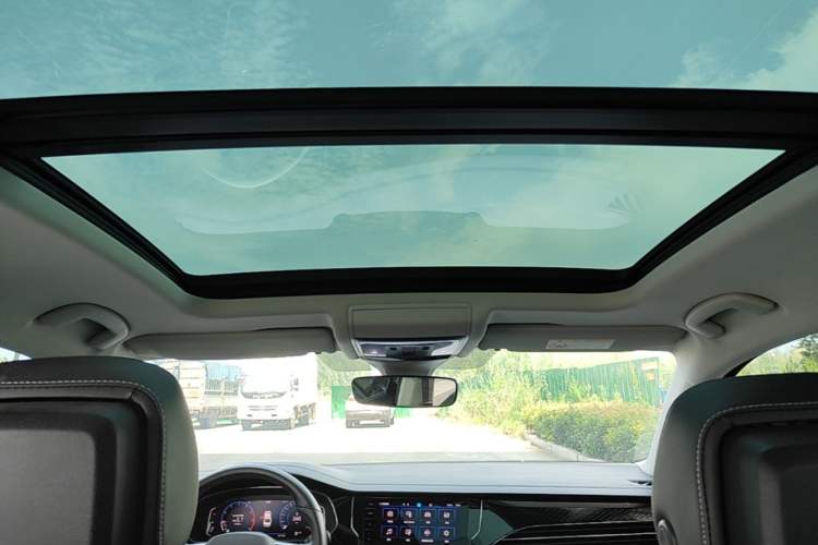 Used Volkswagen Passat 2023 330TSI Starry Luxury Edition Headliner